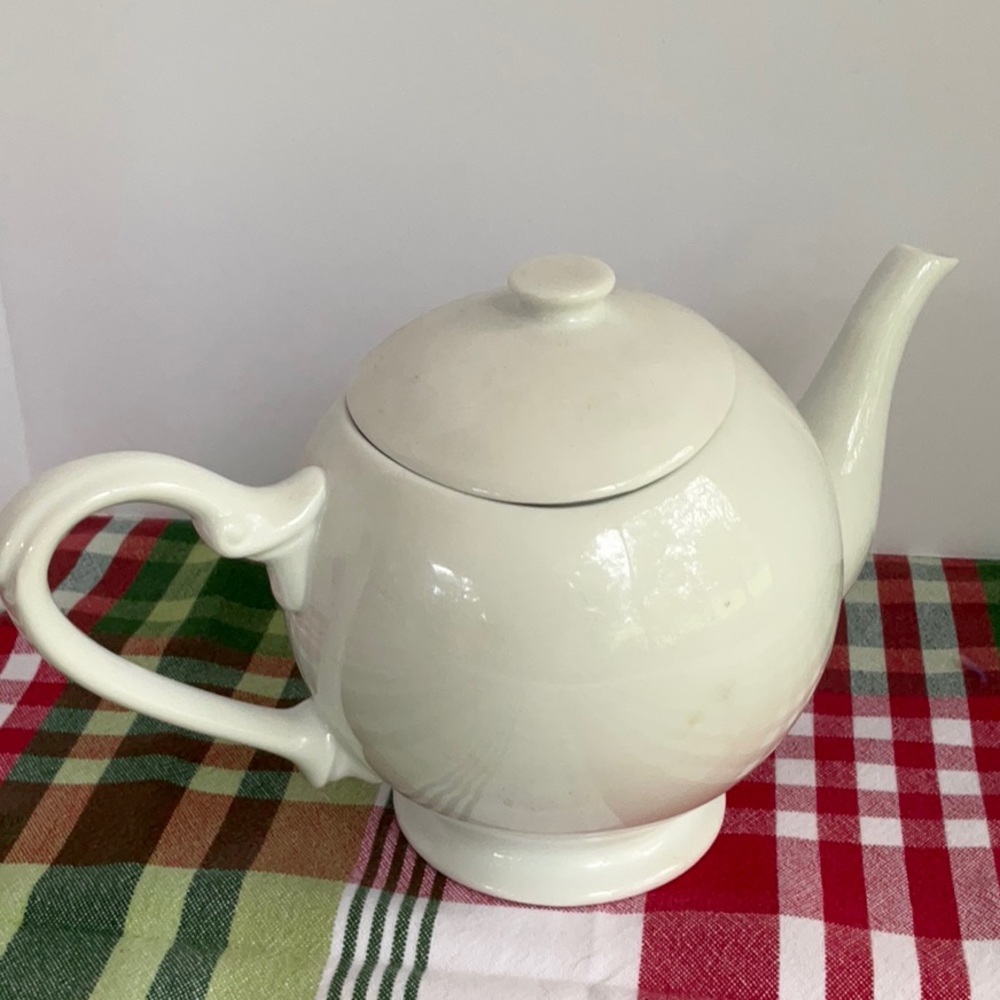 Godinger 25 oz Porcelain Teapot
